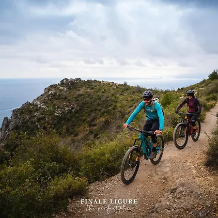 Hostdomus - Del Conte * Finale Ligure